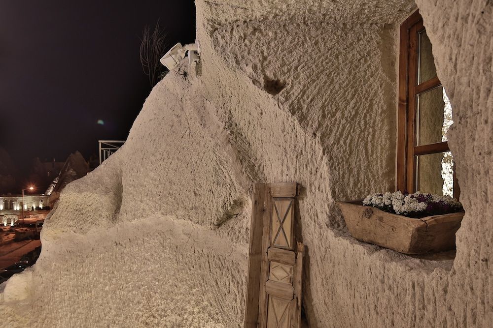 undefined The Owl Cave Hotel 6