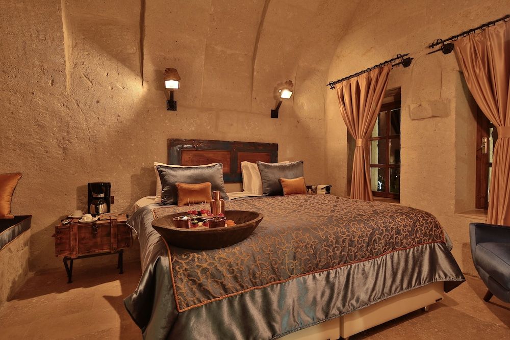 The Owl Cave Hotel Deluxe Room, 1 King Bed 6