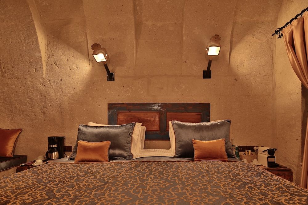 undefined The Owl Cave Hotel 9