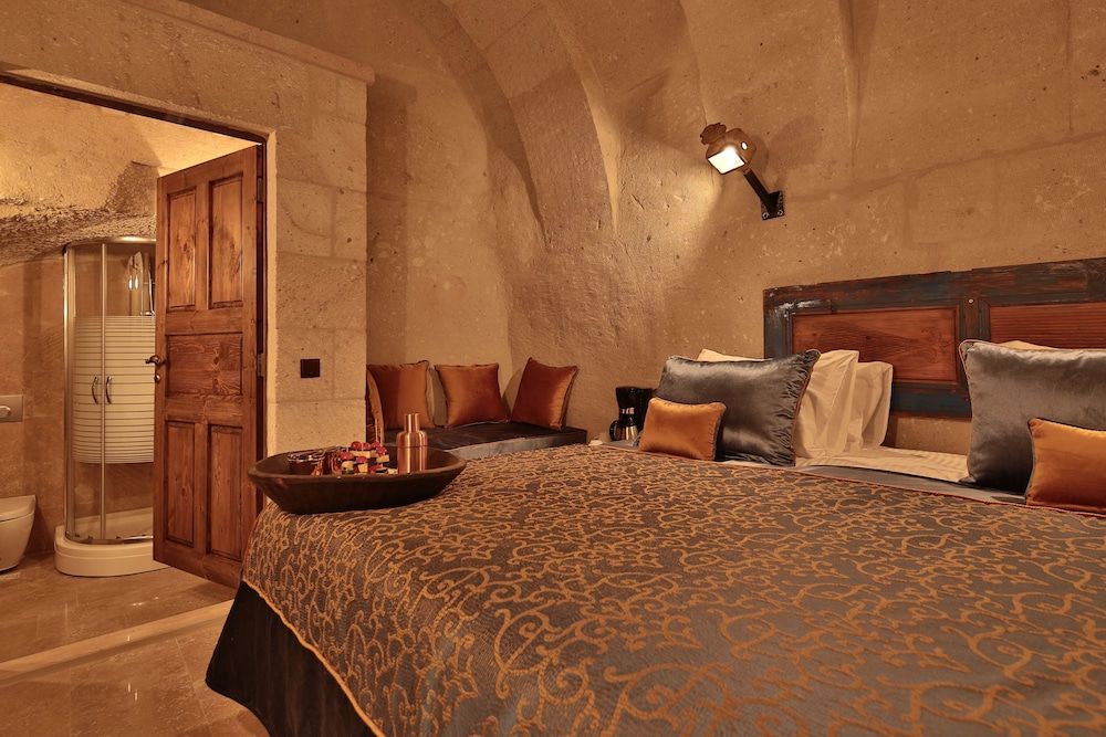 The Owl Cave Hotel Deluxe Room, 1 King Bed 7