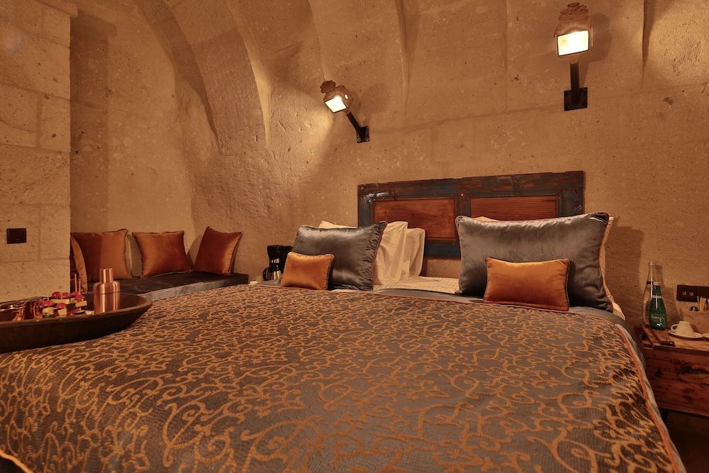 undefined The Owl Cave Hotel 7