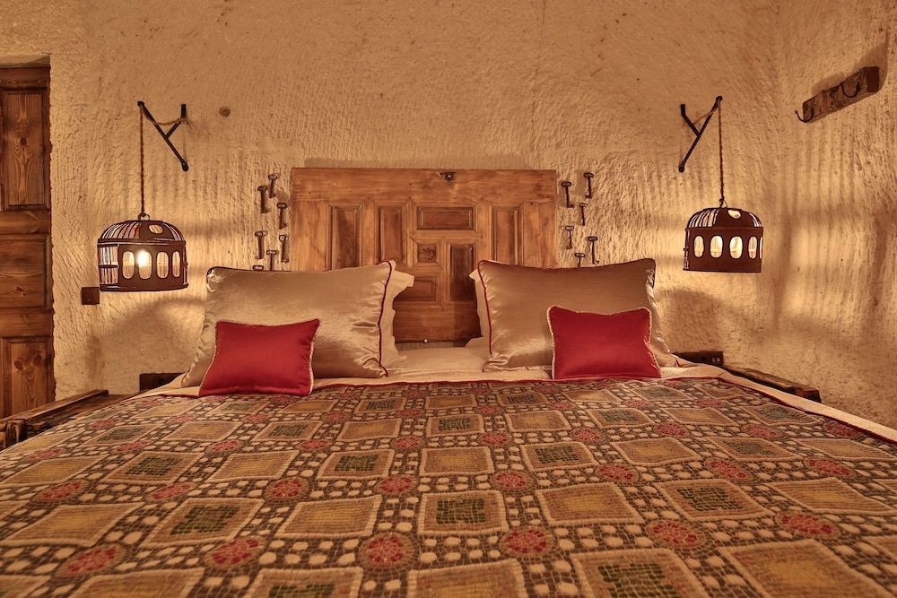 undefined The Owl Cave Hotel