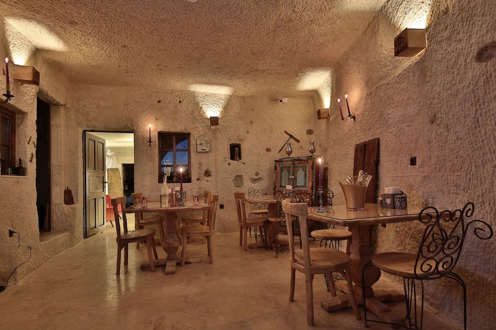 undefined The Owl Cave Hotel 5
