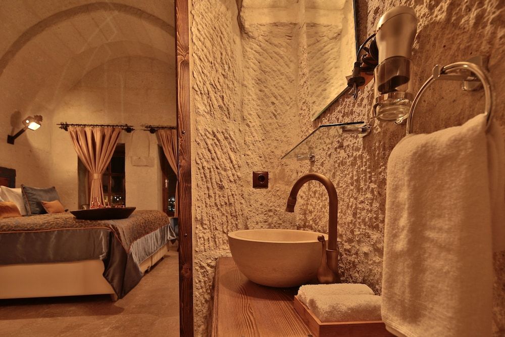 undefined The Owl Cave Hotel 4