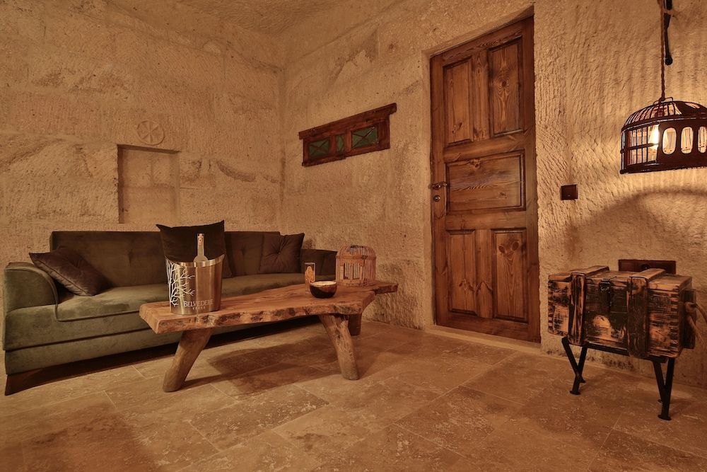 undefined The Owl Cave Hotel 8
