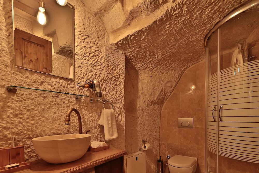 undefined The Owl Cave Hotel 5