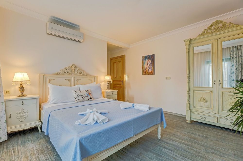 Cunda Esen Otel Bahce Kati Odalar 6