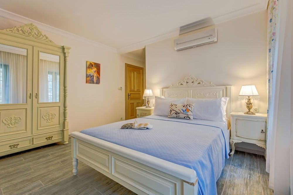Cunda Esen Otel Bahce Kati Odalar 7