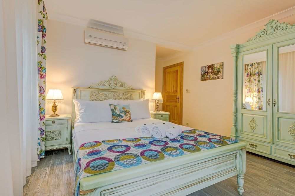 Cunda Esen Otel Bahce Kati Odalar 10