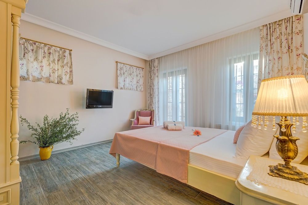 Cunda Esen Otel Bahce Kati Odalar 9