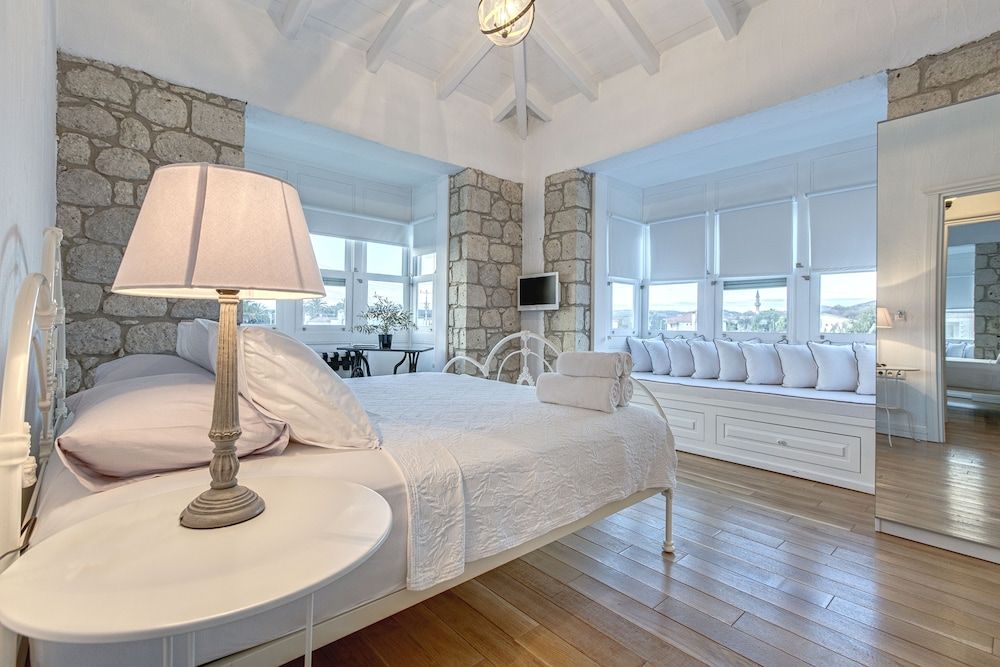 Alacati Casa Bella Superior Room, 1 Queen Bed with Sofa bed 3