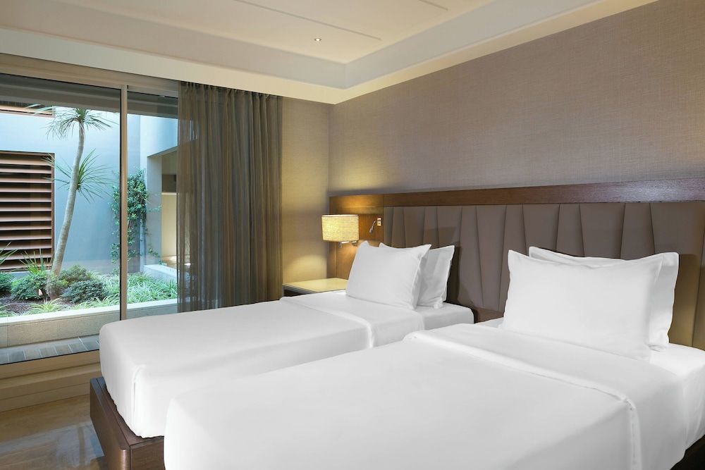 Suite, 1 Double Bed, Non Smoking, Sea View (Balcony)