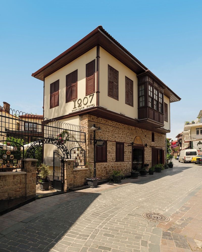 undefined Hotel 1207 Special Class 8