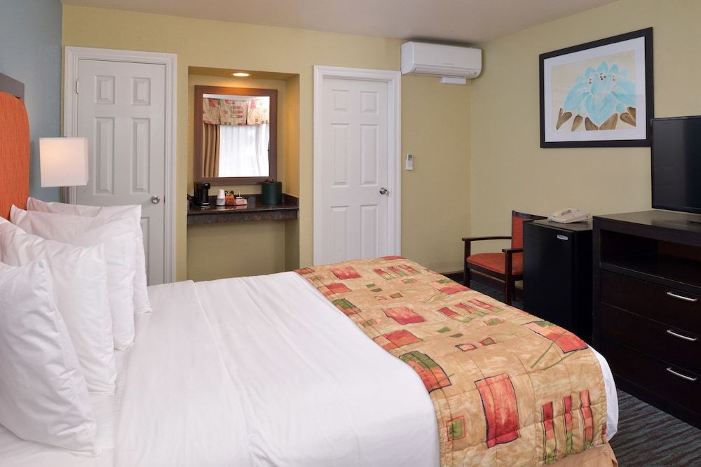 Bay View Inn Deluxe Room, 1 King Bed