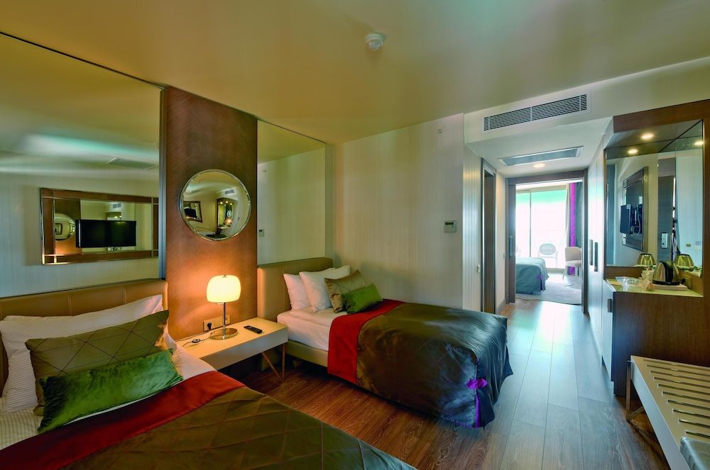 Side Star Elegance Hotel - Ultra All Inclusive Family Room, 2 Bedrooms, Pool View 2