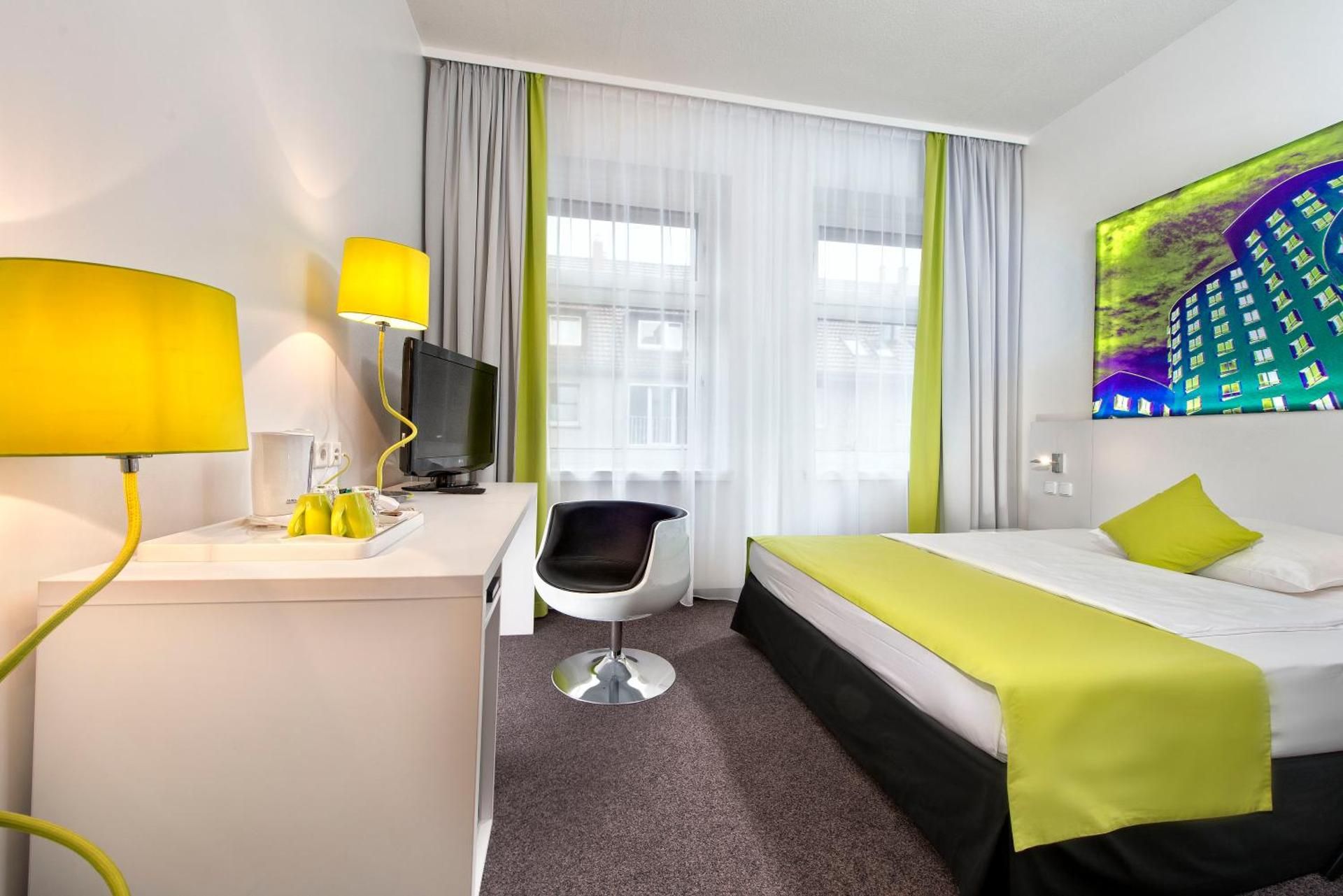 Wyndham Garden Düsseldorf City Centre Königsallee Standard Double Room 6