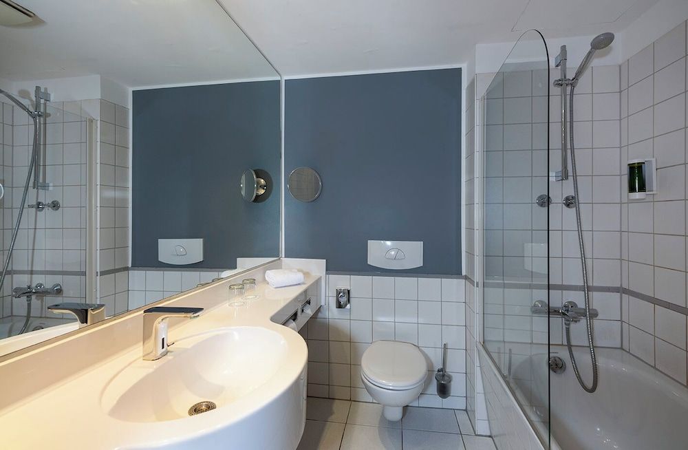 undefined Wyndham Garden Düsseldorf City Centre Königsallee 7