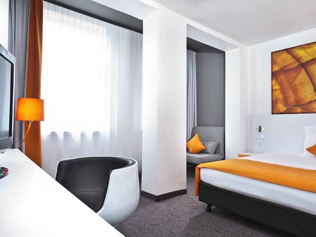 Wyndham Garden Düsseldorf City Centre Königsallee Standard Double Room 4