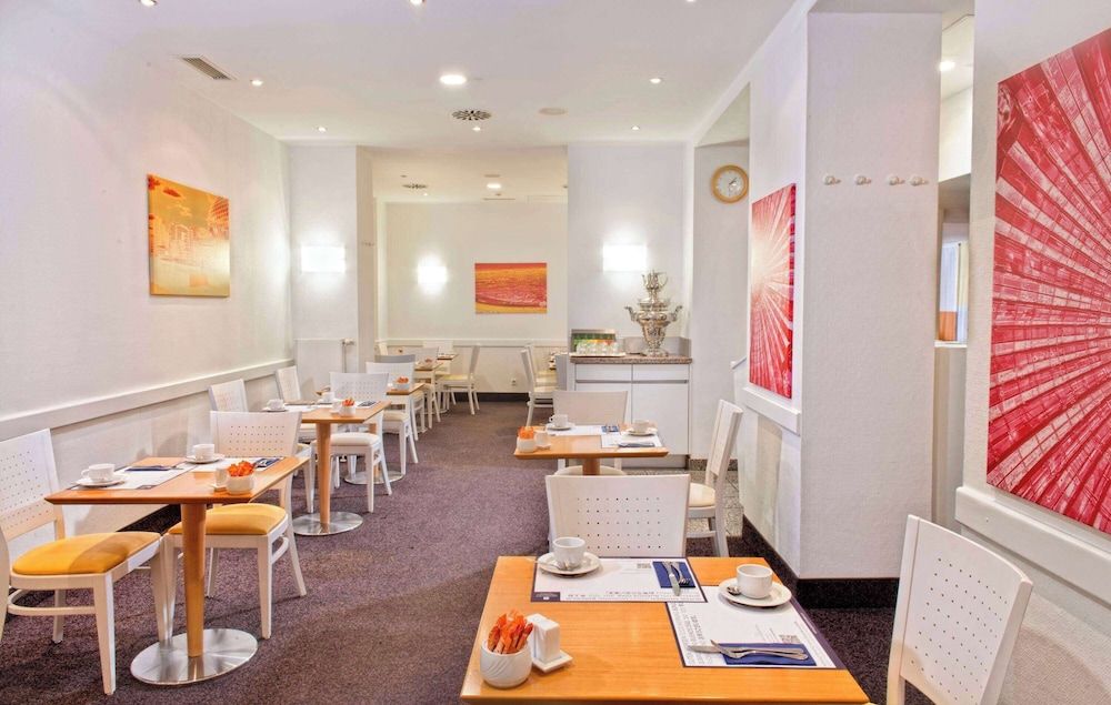 undefined Wyndham Garden Düsseldorf City Centre Königsallee 9