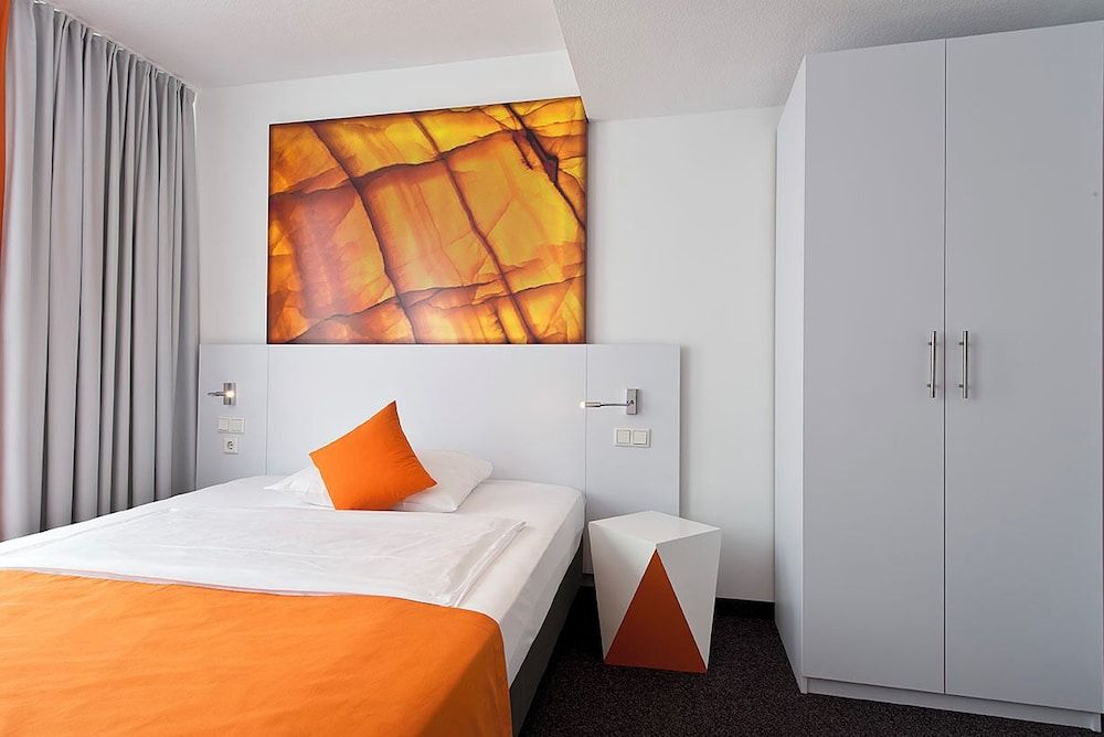 undefined Wyndham Garden Düsseldorf City Centre Königsallee 4