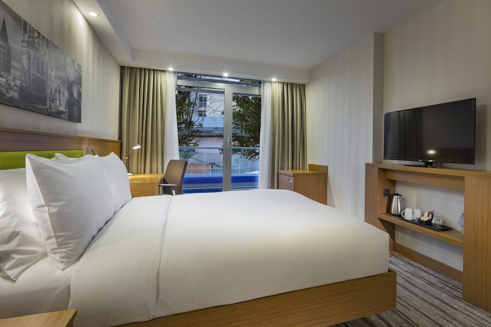 Hampton by Hilton Istanbul Atakoy Room, 1 Queen Bed, Accessible, Non Smoking (Roll-in Shower)