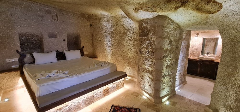 undefined Shoestring Cave House 5