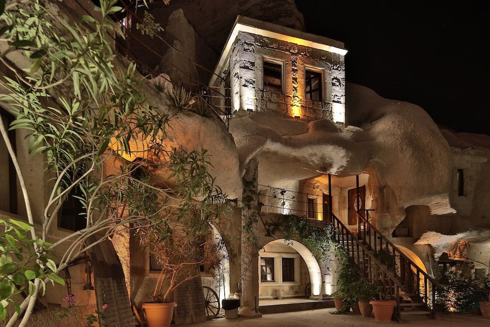 undefined Shoestring Cave House 6