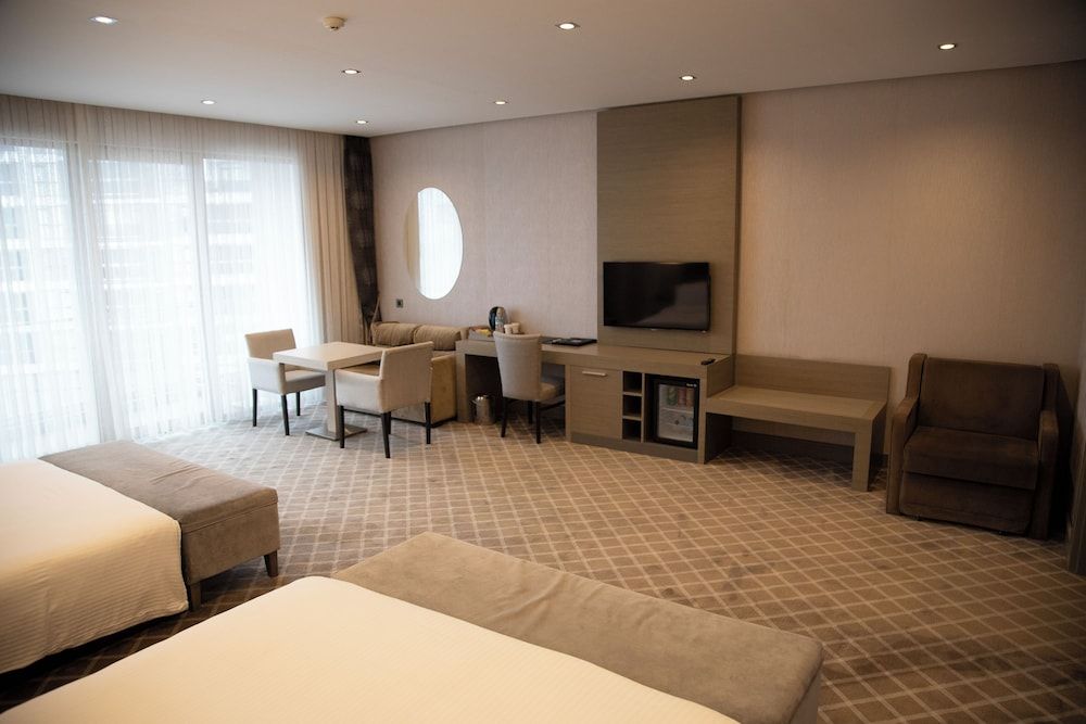 Hilly Hotel Family Double or Twin Room 13