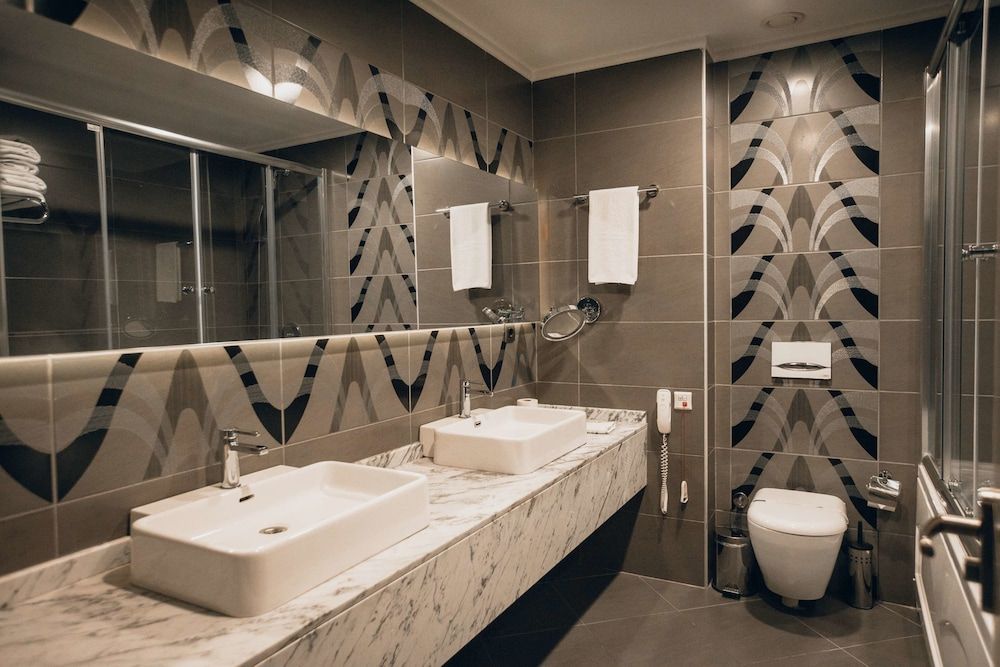 Hilly Hotel Family Double or Twin Room 10