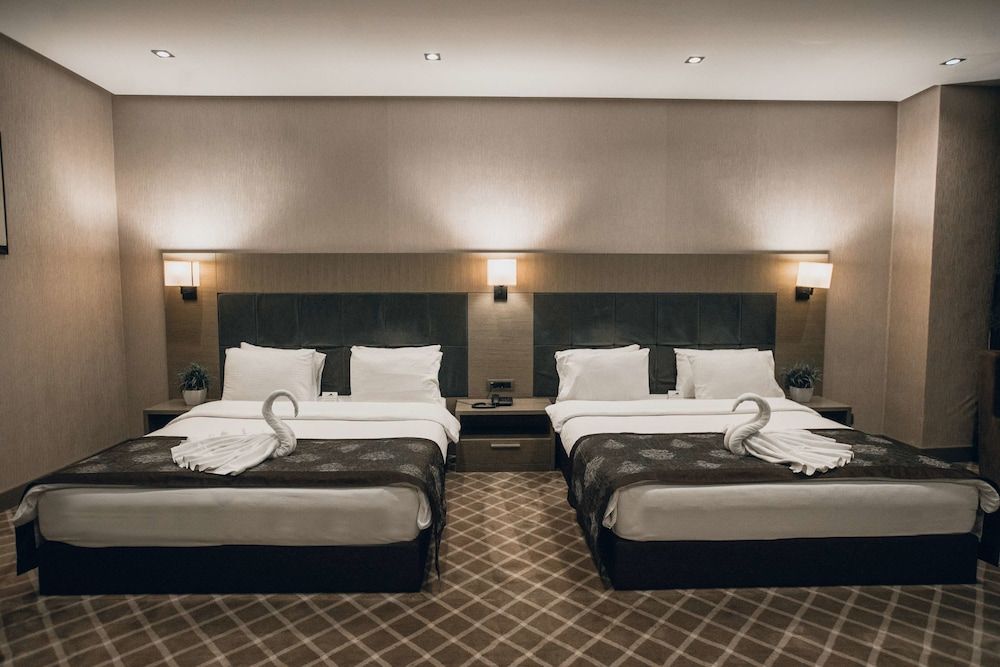 Hilly Hotel Family Double or Twin Room 5