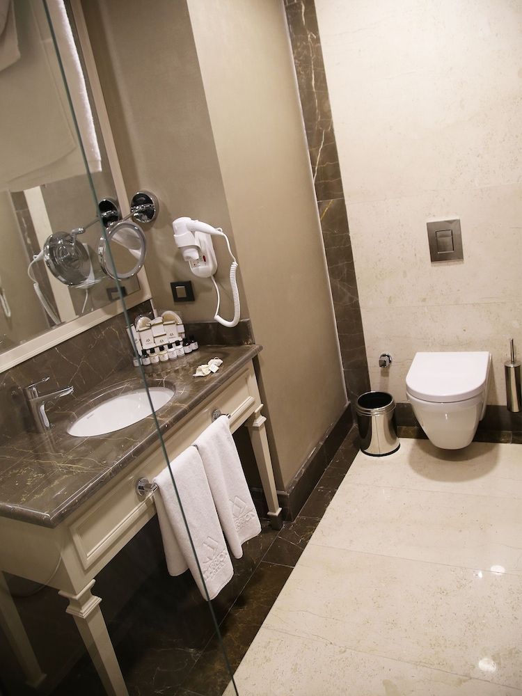 Morrian Hotel Standard Triple Room 2