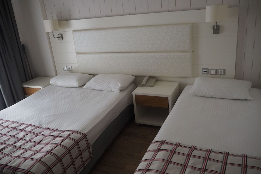 Yunus Hotel Standard Room