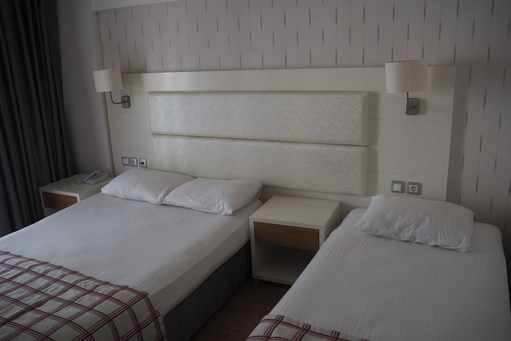 Yunus Hotel Family Room 4