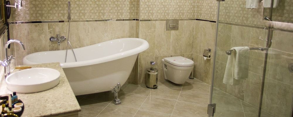 Deep Soaking Bathtub