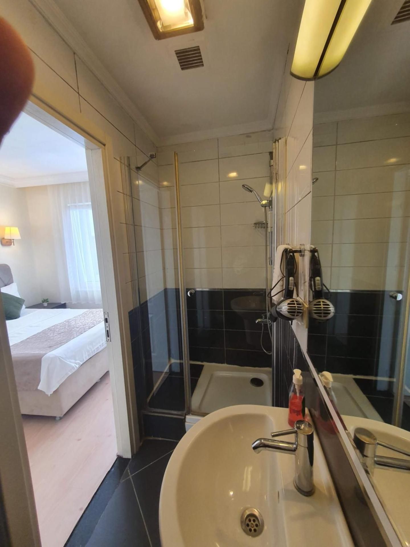 Taksim Safe House Standard Room 3