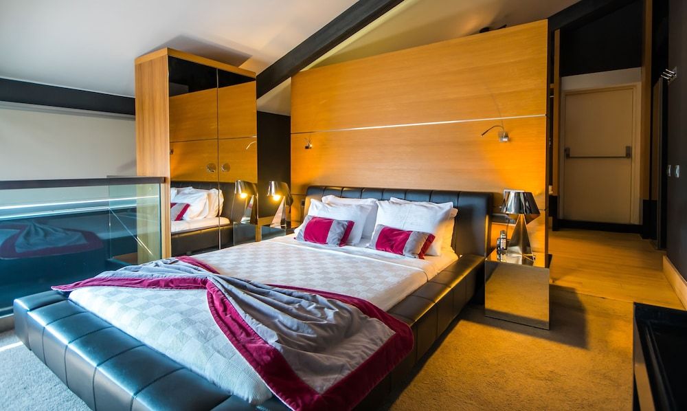 undefined Vernazza Suites 8