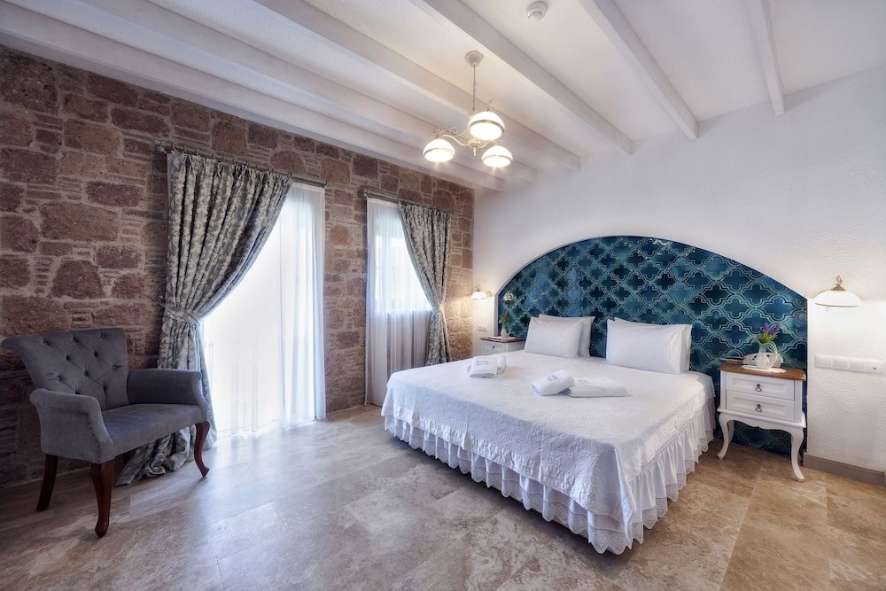 Cunda Fora Hotel Deluxe Double or Twin Room with Private Garden 3