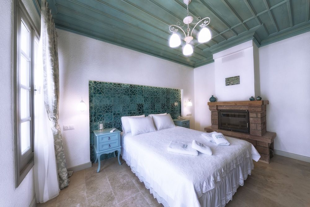 Cunda Fora Hotel Deluxe Double Room (Nature View) 2