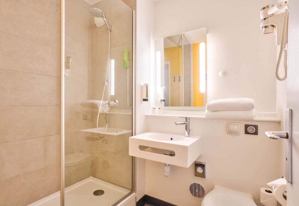 undefined B&B HOTEL Paris 17 Batignolles 8