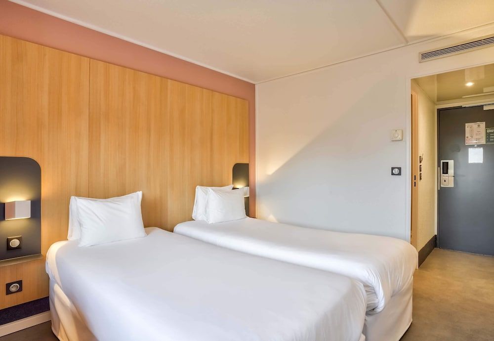 B&B HOTEL Paris 17 Batignolles Twin Room 2