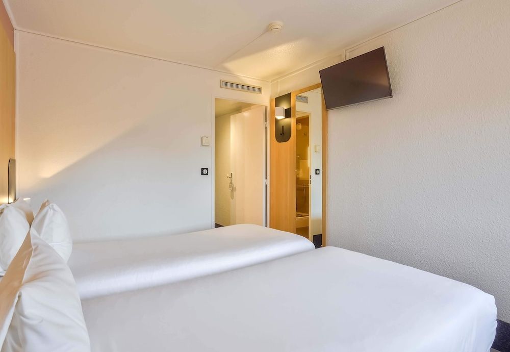 B&B HOTEL Paris 17 Batignolles Twin Room 4