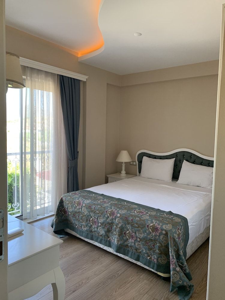 undefined Daphne Residence 4