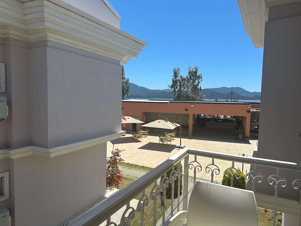 undefined Daphne Residence 9