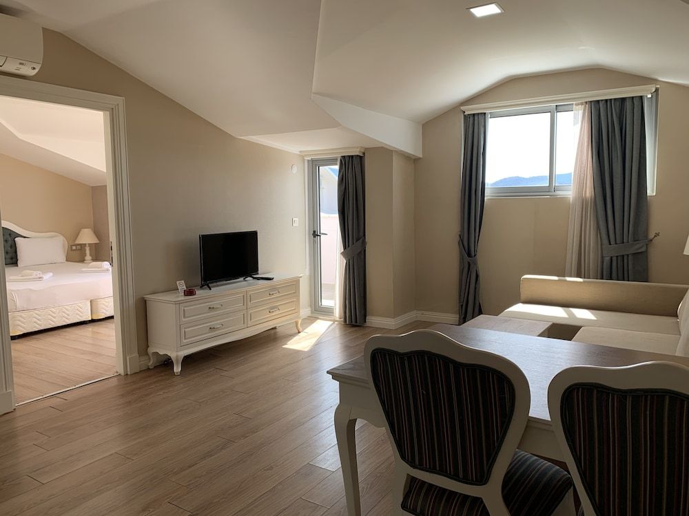 undefined Daphne Residence 5