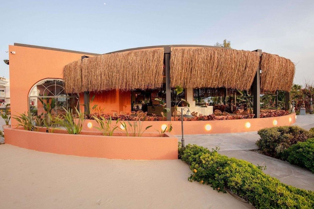 undefined Daphne Residence 6