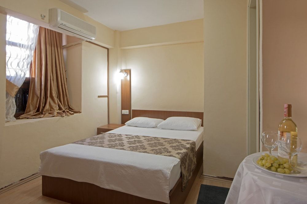 Konak Hotel Kaleici Ground Floor Small Double Room 2