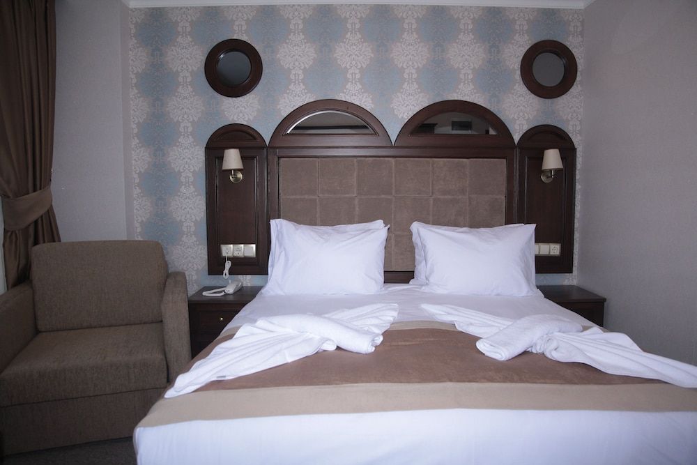 undefined Golden Pen Hotel