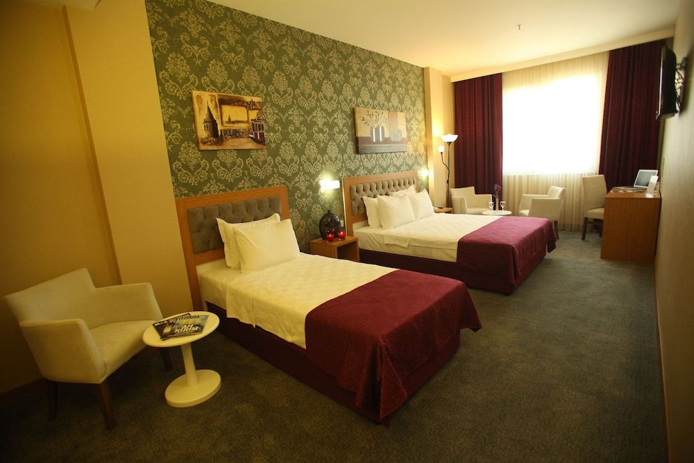 undefined Helikon Business Hotel 4