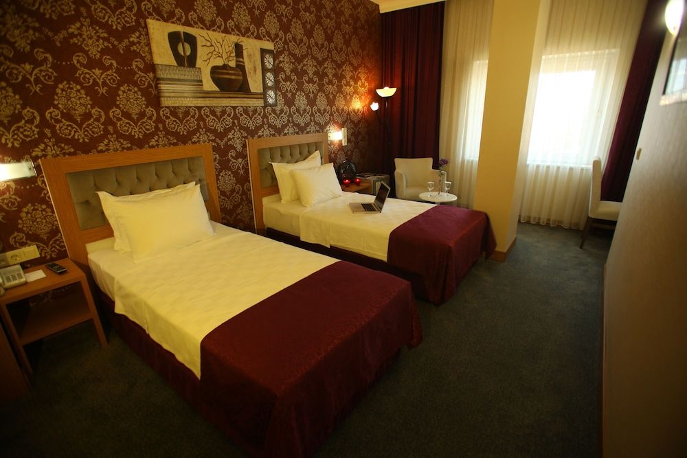 undefined Helikon Business Hotel 3