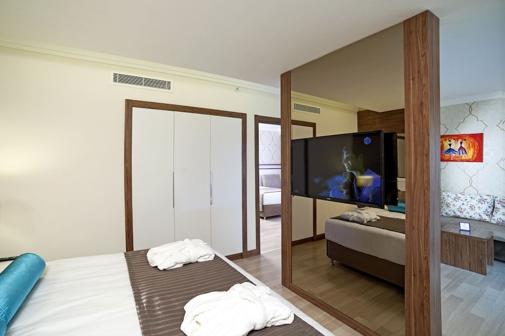 Suite, 2 Bedrooms, 2 Bathrooms (Sea Side)
